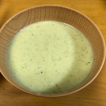 茹ですぎたブロッコリーをどうしようかまよっていたところ、こんなレシピがあるのかと作ってみました！栄養満点のスープ、子供たちもたくさん飲んでくれました。
